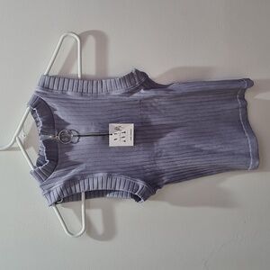 NWT DYNAMIC STRETCHY CROP TOP